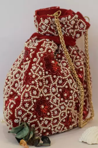 Raisa Potli Red