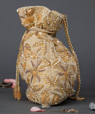 Samreen Potli Gold 4