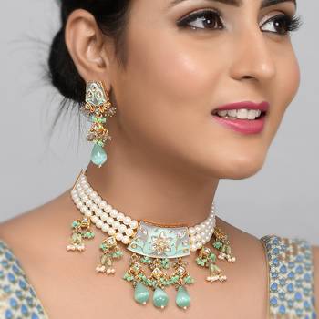 Kundan and Green Meenakari Choker Necklace Set with Pearl String and Maang Tika 3
