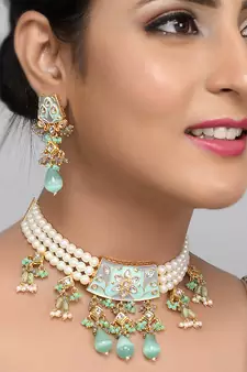 Kundan and Green Meenakari Choker Necklace Set with Pearl String and Maang Tika