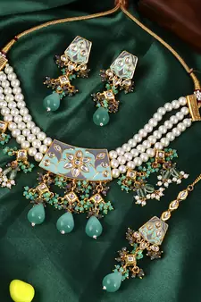 Kundan and Green Meenakari Choker Necklace Set with Pearl String and Maang Tika