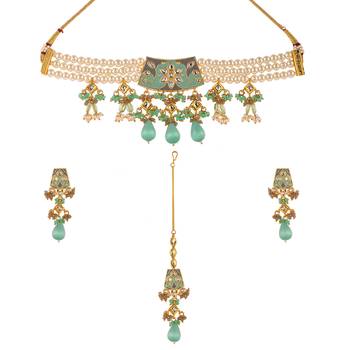 Kundan and Green Meenakari Choker Necklace Set with Pearl String and Maang Tika 5