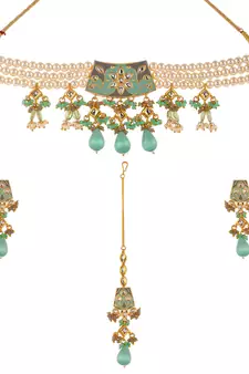 Kundan and Green Meenakari Choker Necklace Set with Pearl String and Maang Tika