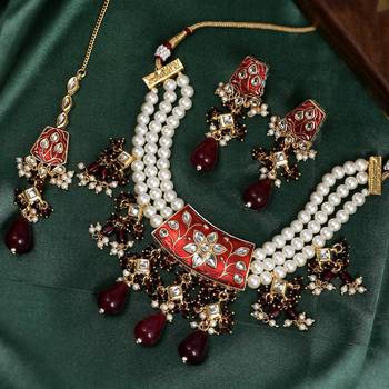 Kundan and Red Meenakari Choker Necklace Set with Pearl String and Maang Tika 3