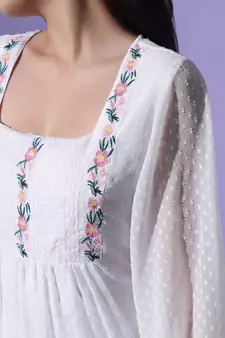 MATINE Women White Chiffon Embroidered Ethnic Style Kurta