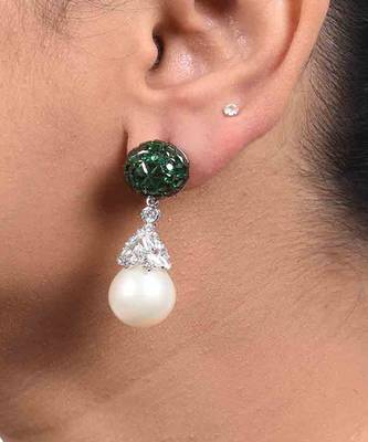 Green Emerald Invisble Setting Top With Cultured Pearl Drop 1