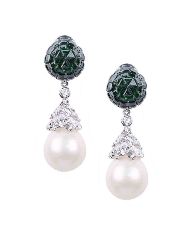 Green Emerald Invisble Setting Top With Cultured Pearl Drop