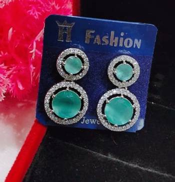 Green earrings 1