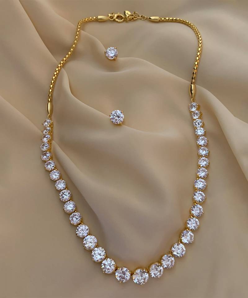 White Half Solitaire Necklace With Earrings