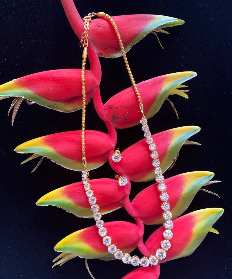 White Half Solitaire Necklace With Earrings