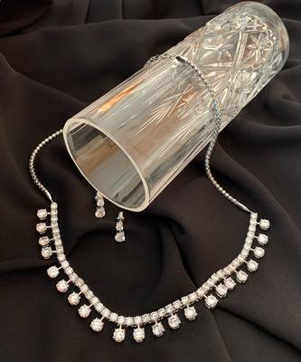 White Indian Style Classic Solitaire Necklace With Earrings 3
