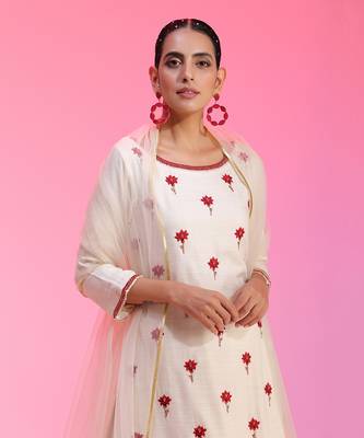 Resham Work Ivory Kurta Set 4