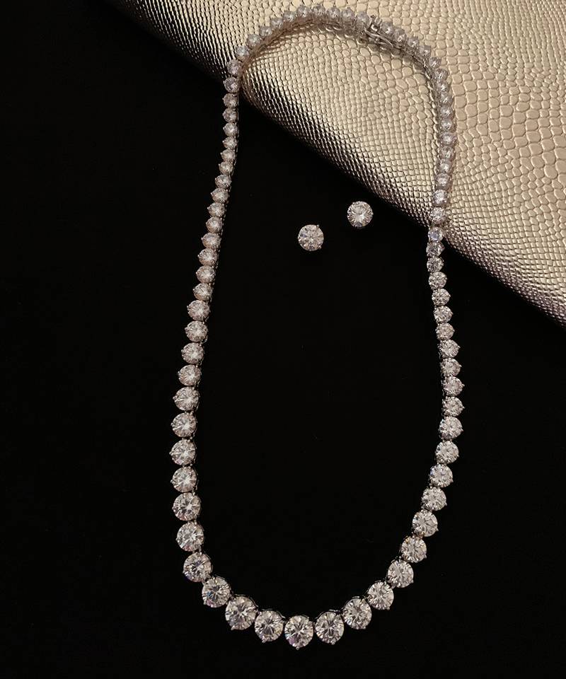 White Graded Solitaire Big