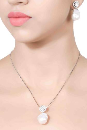 White Fused Solitaire With Baroque Drop With Earrings
