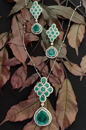 Green Emerald And Diamond Rhombus With Emerald Pear Drop And Earrings