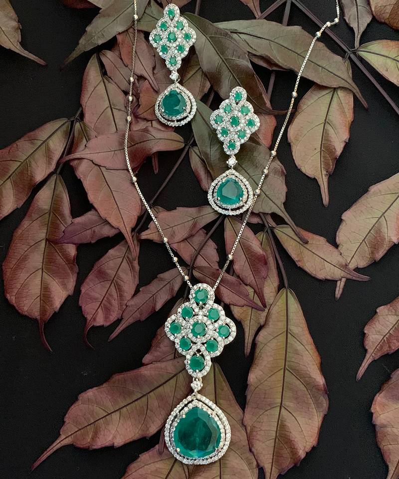 Green Emerald And Diamond Rhombus With Emerald Pear Drop And Earrings