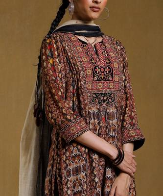 Black Printed Kurta Set by RITU KUMAR 5