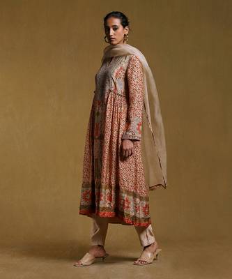Beige Printed Kurta Set by RITU KUMAR 3