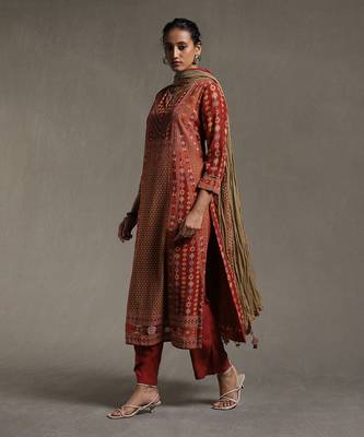 Rust Embroidered Kurta set by RITU KUMAR 2