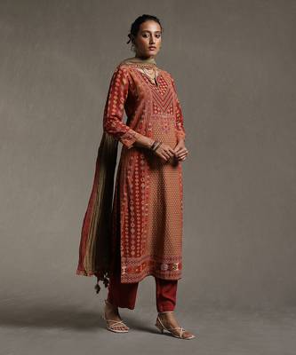 Rust Embroidered Kurta set by RITU KUMAR 3