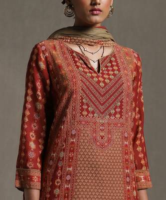 Rust Embroidered Kurta set by RITU KUMAR 5