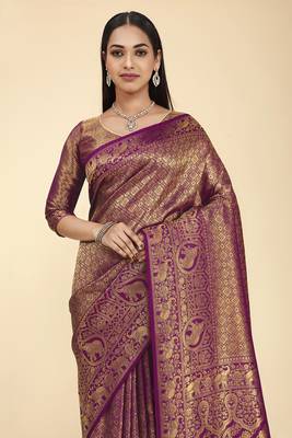 Magenta woven silk saree with blouse 2