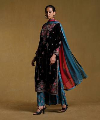 Black Embroidered Kurta Set by RITU KUMAR 2