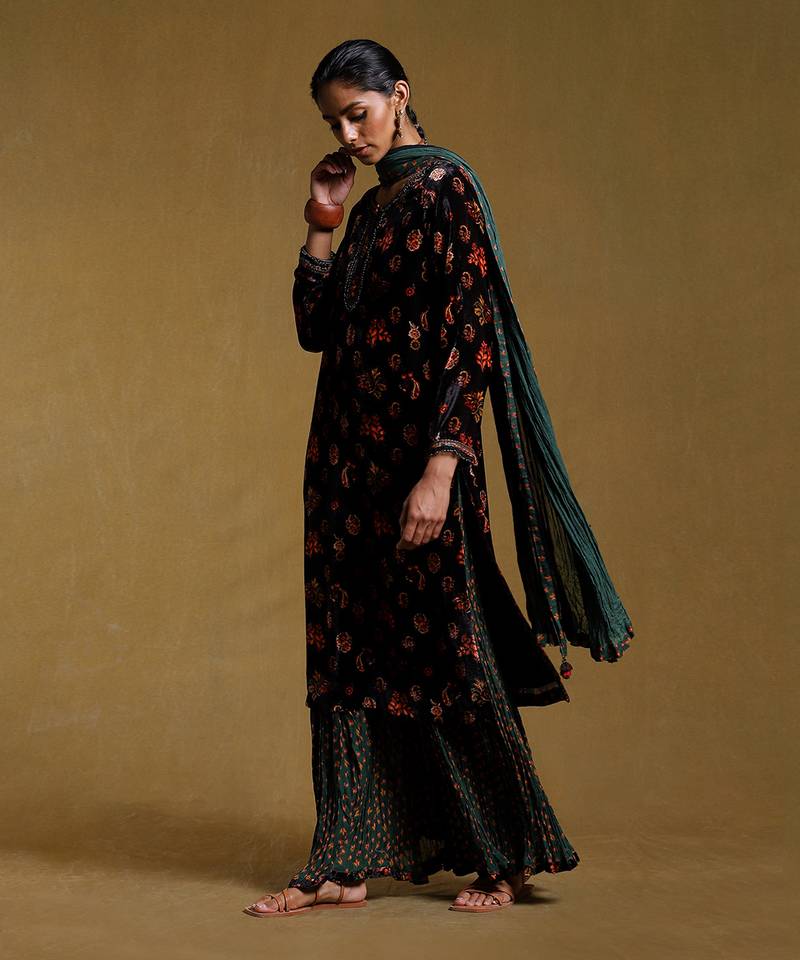 Black Paisley Print Velvet Kurta set by RITU KUMAR