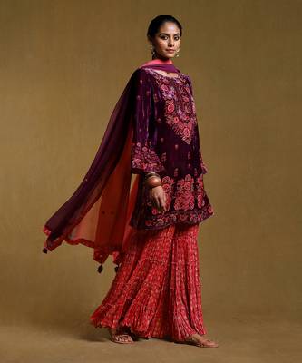 Purple Floral Printed Kurta set by RITU KUMAR 3