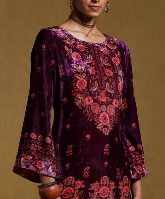 Purple Floral Printed Kurta set by RITU KUMAR 5