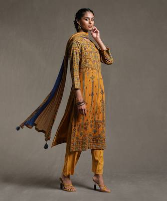 Yellow Printed Kurta Set 3