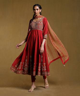 Red Embroidered Kurta With Legging And Dupatta by RITU KUMAR 1