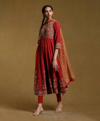 Red Embroidered Kurta With Legging And Dupatta by RITU KUMAR 2