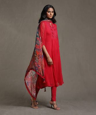 Fuchsia Kurta With Legging And Dupatta Set by RITU KUMAR 3