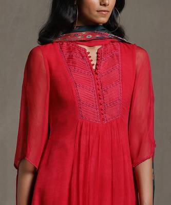 Fuchsia Kurta With Legging And Dupatta Set by RITU KUMAR 5