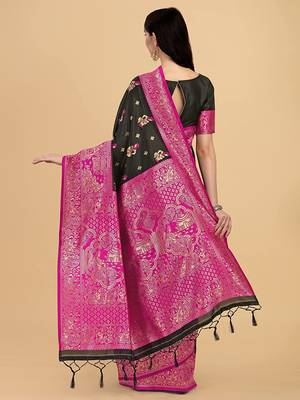 Black printed Banarasi silk blend Saree with blouse 2