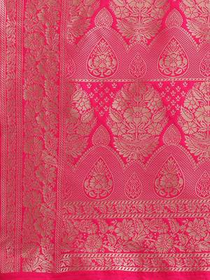Pink printed Banarasi silk blend saree with blouse 4
