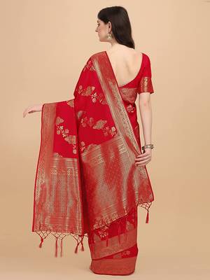 Red printed Banarasi silk blend saree with blouse 2