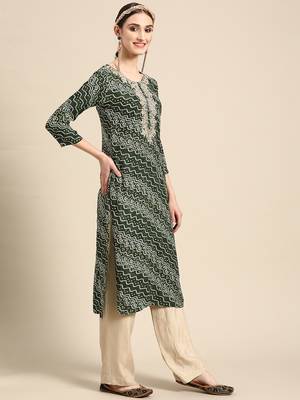 Women's Green Bandhani Printed Rayon Kurta. 3