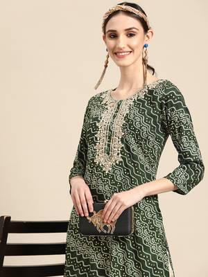 Women's Green Bandhani Printed Rayon Kurta. 5