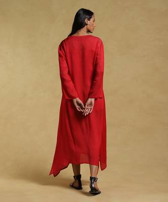Red Textured Kurta by RITU KUMAR 4