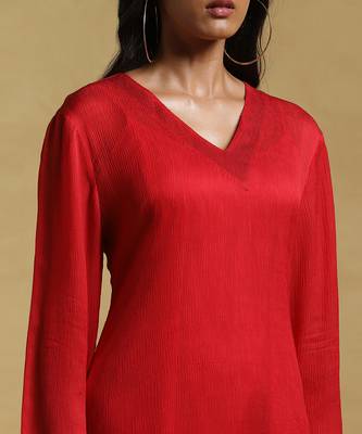 Red Textured Kurta by RITU KUMAR 5