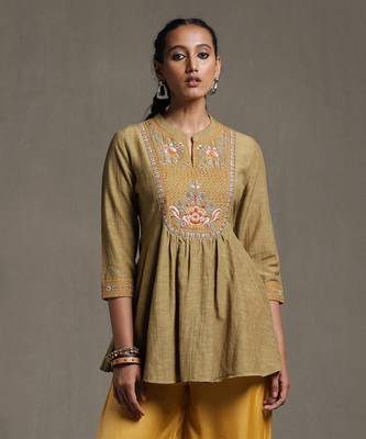 Green Embroidered Kurti by RITU KUMAR 3