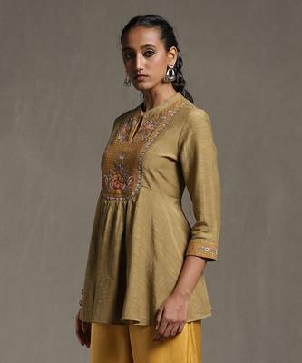 Green Embroidered Kurti by RITU KUMAR 4