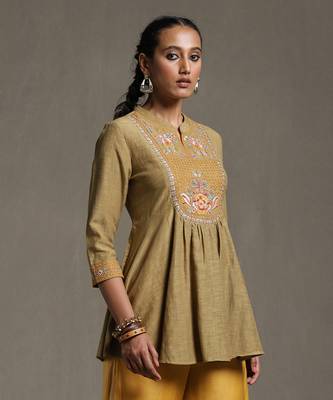 Green Embroidered Kurti by RITU KUMAR 5
