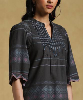 Black Striped Kurti by RITU KUMAR 4