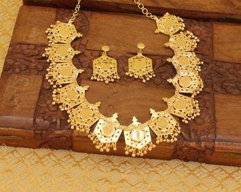 Red palakka Gold plated necklace with screw back earrings 3