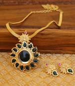 Lovely green palakka peacock necklace with screw back earrings