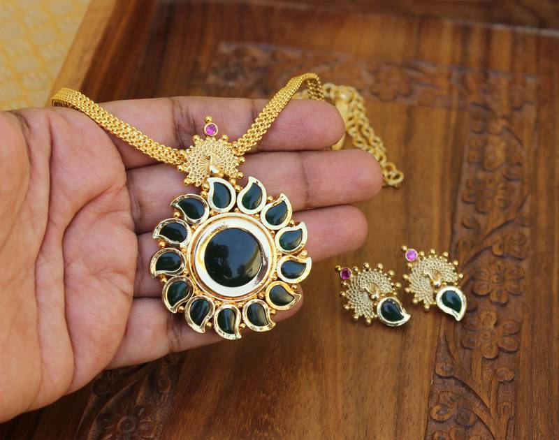 Lovely green palakka peacock necklace with screw back earrings