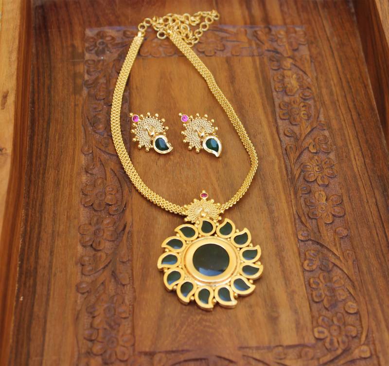 Lovely green palakka peacock necklace with screw back earrings